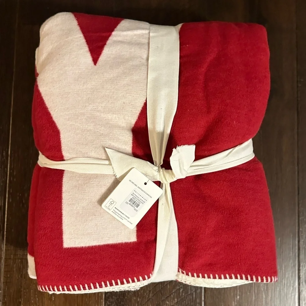 🎸Pottery Barn🎸🔥NWT🔥”Merry